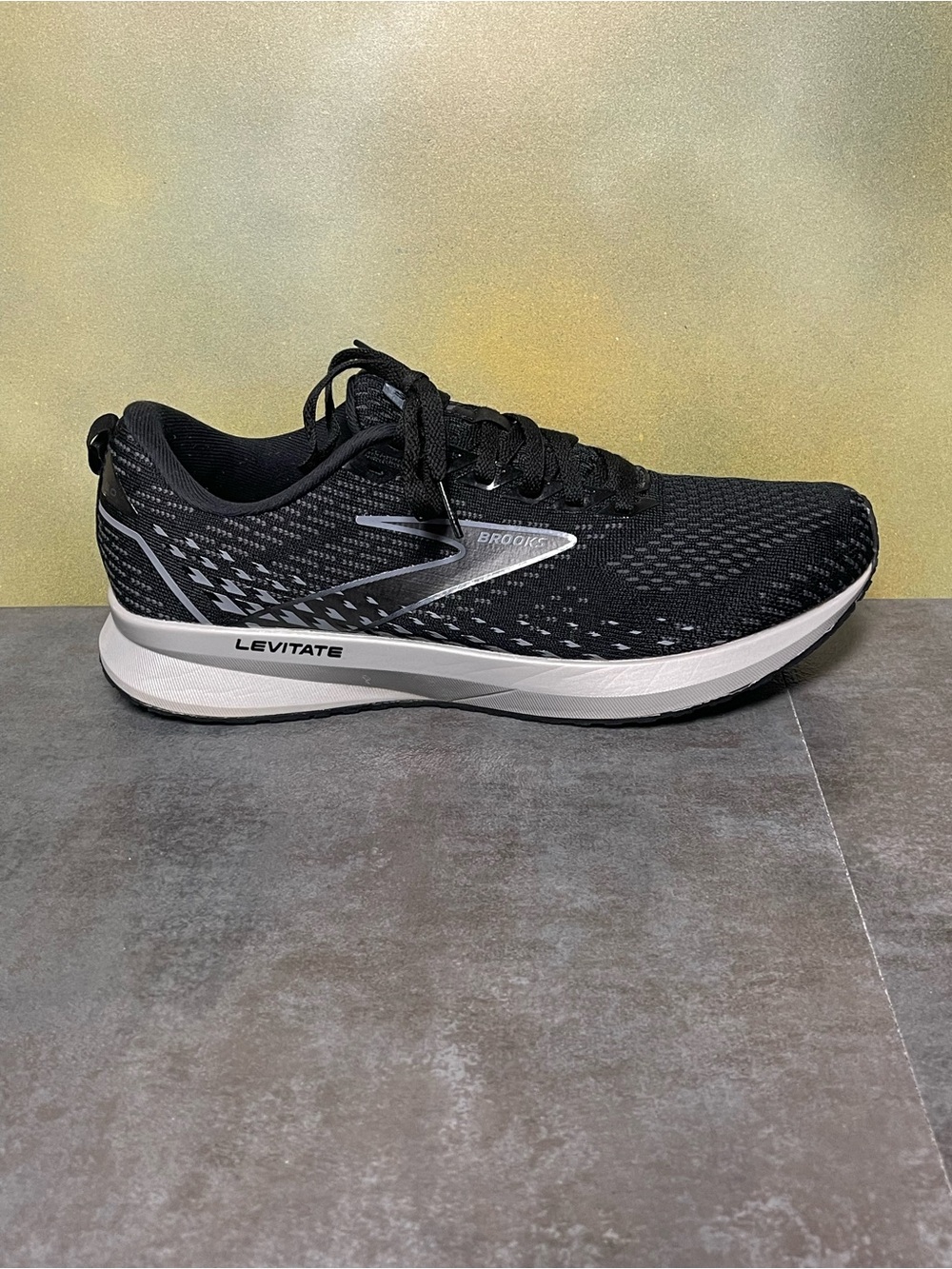 Brooks Levitate 5 Men's Black Running Shoes Size 9D
